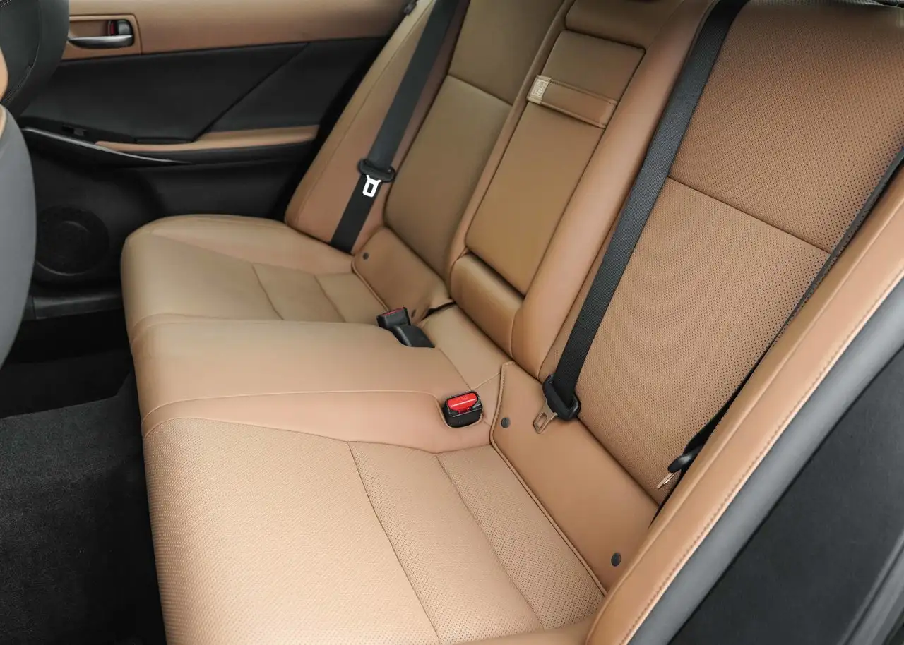 Lexus IS 300 - Image 8