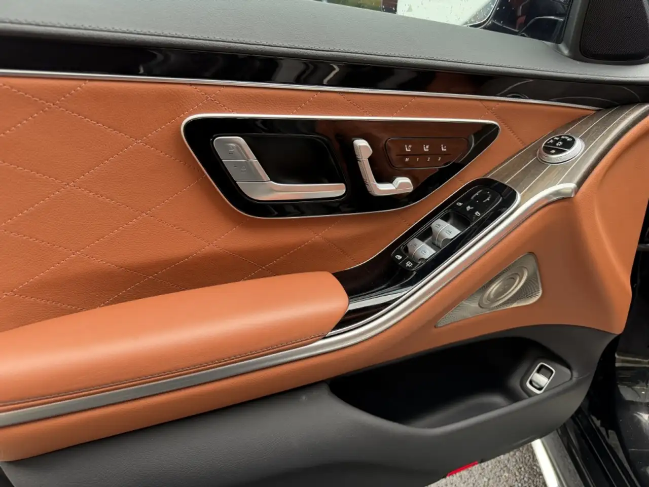 Mercedes-Benz S-Class - Image 10