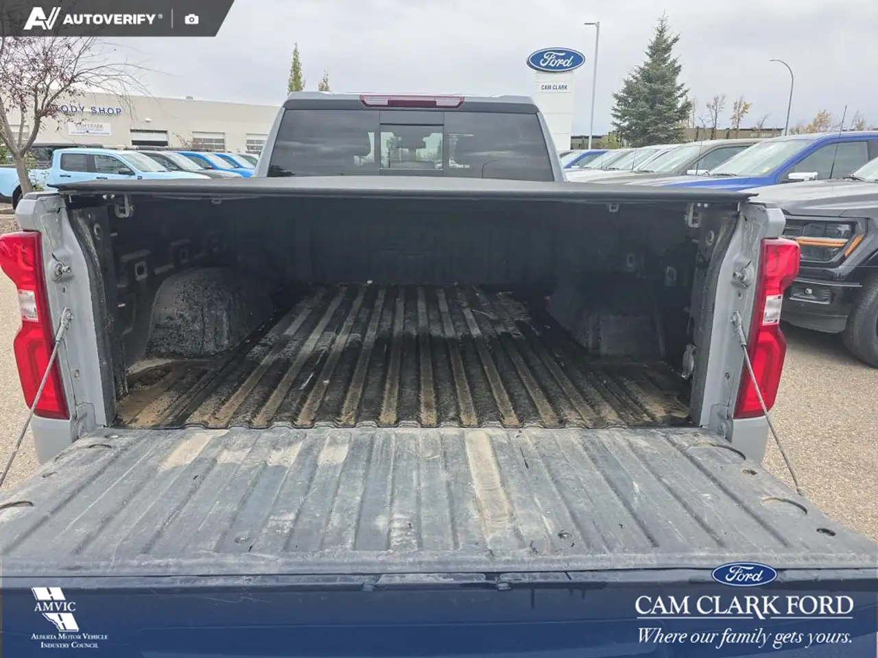 Chevrolet Silverado 1500 - Image 12