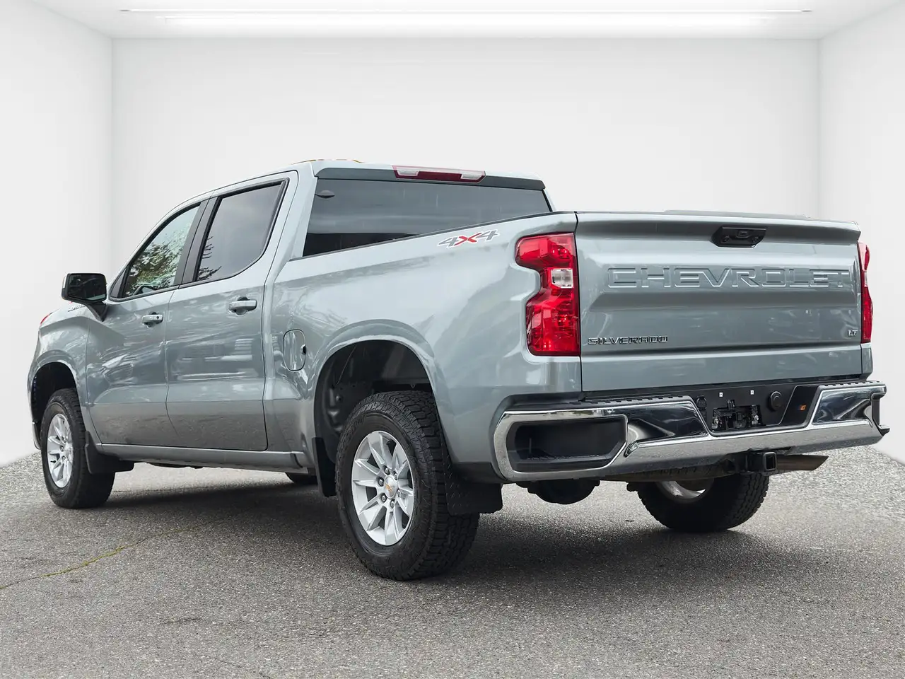 Chevrolet Silverado 1500 - Image 11