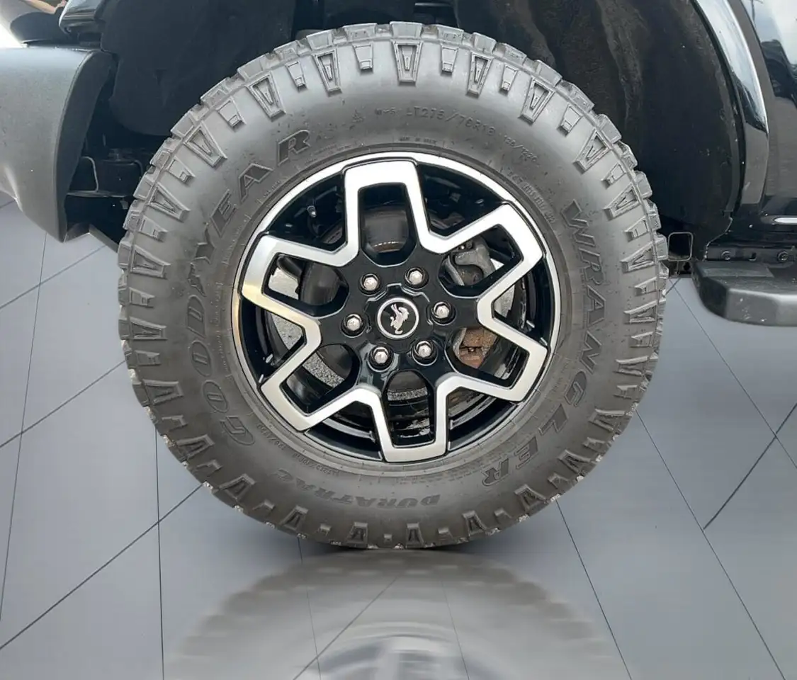 Ford Bronco - Image 9