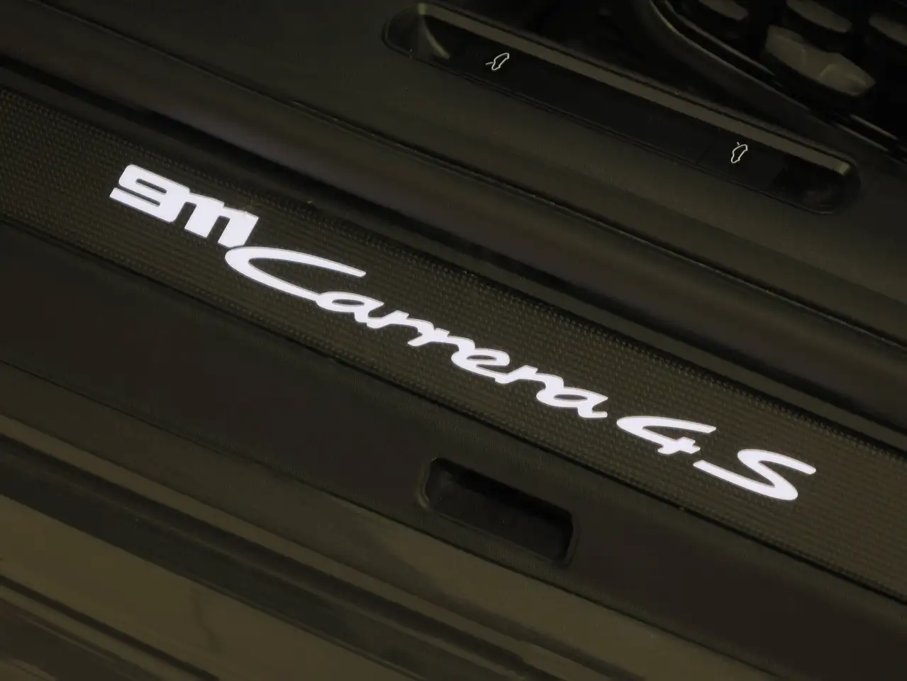 Porsche 911 - Image 33