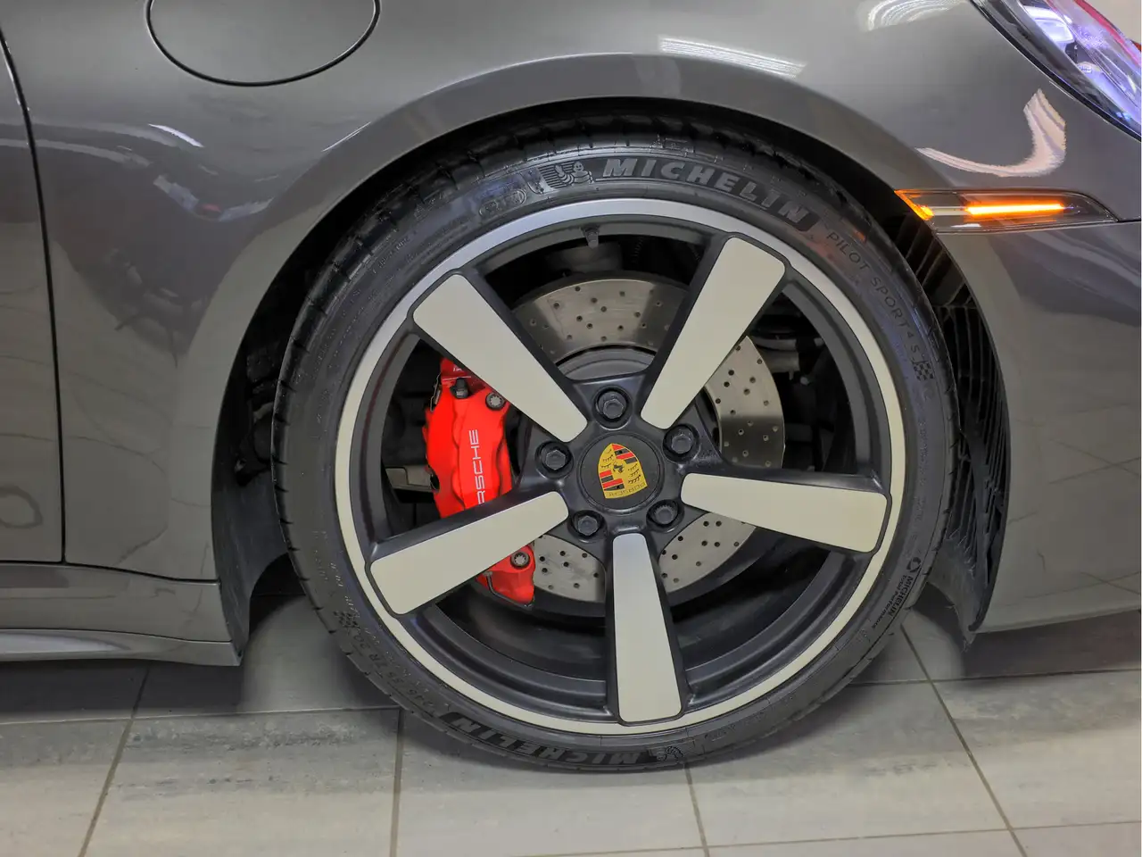 Porsche 911 - Image 21