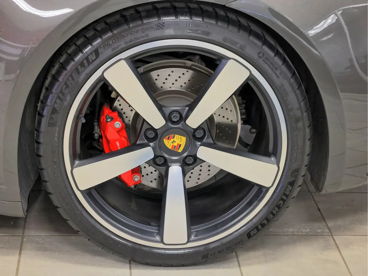 Porsche 911 - Image 12