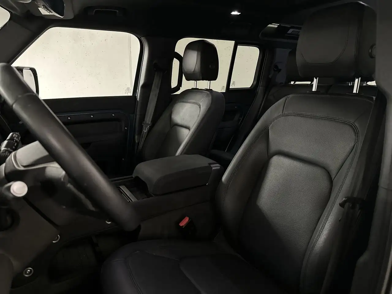 Land Rover Defender - Image 19
