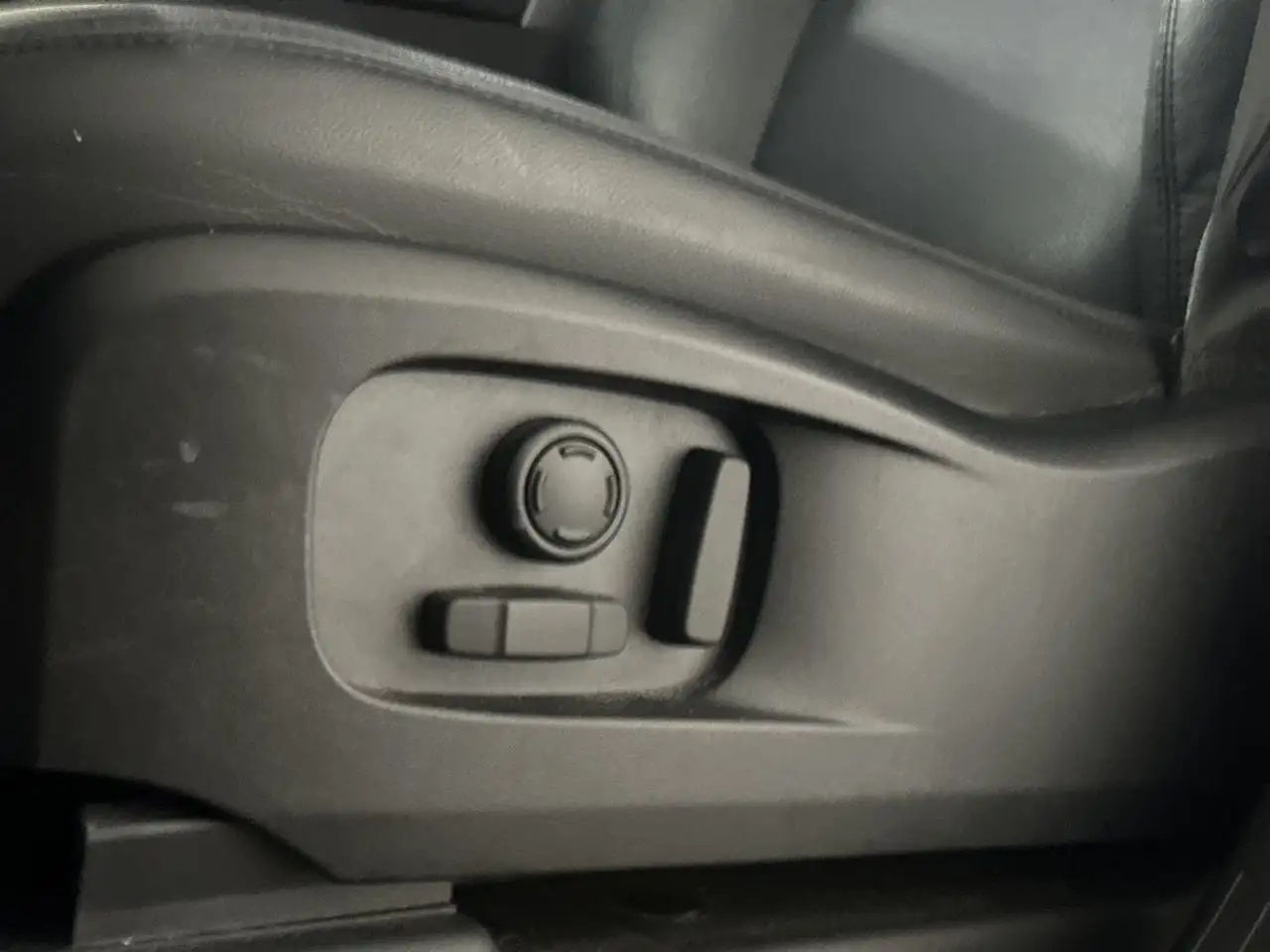 Land Rover Defender - Image 20