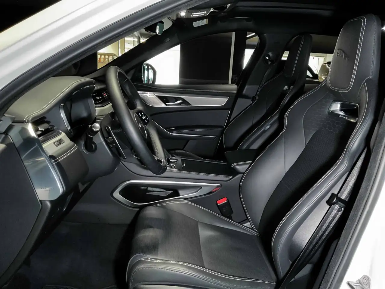 Jaguar F-Pace - Image 11