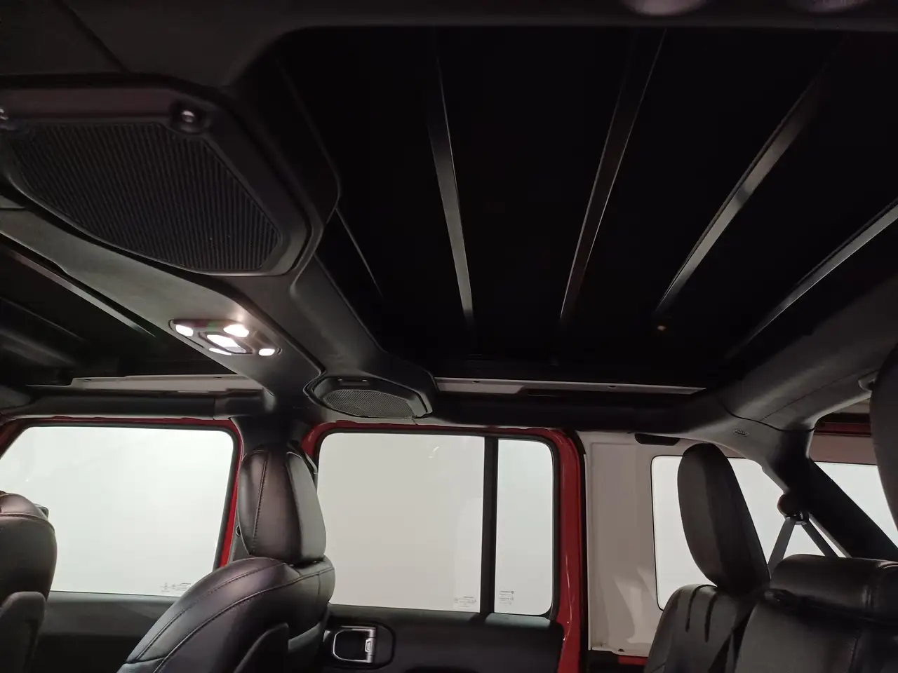 Jeep Wrangler - Image 12