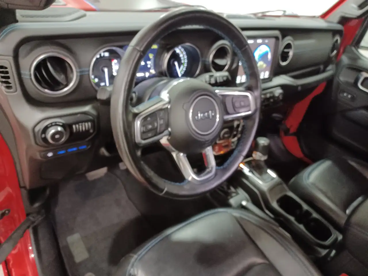 Jeep Wrangler - Image 13