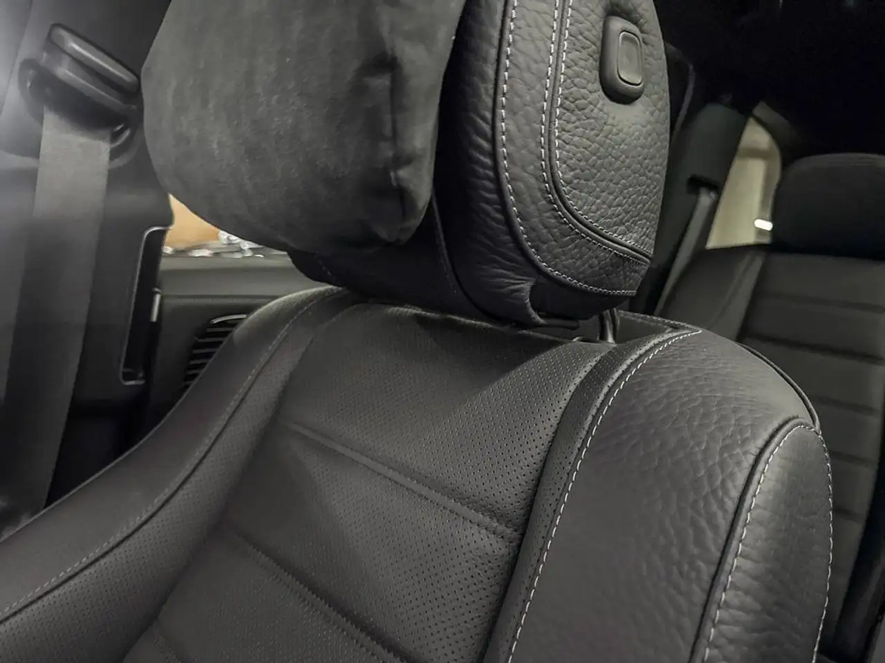 Mercedes-Benz GLS - Image 26