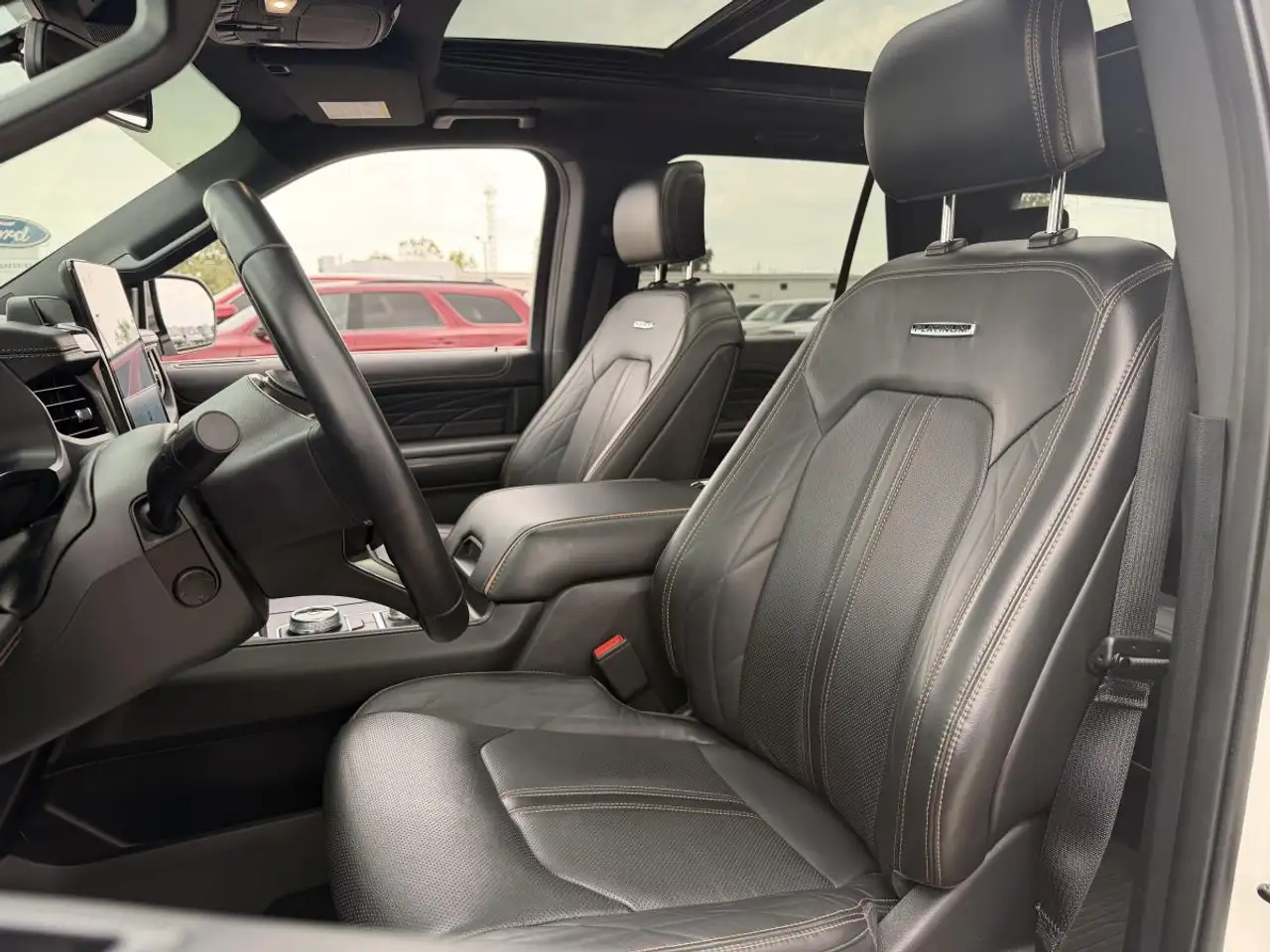 Ford Expedition - Image 8