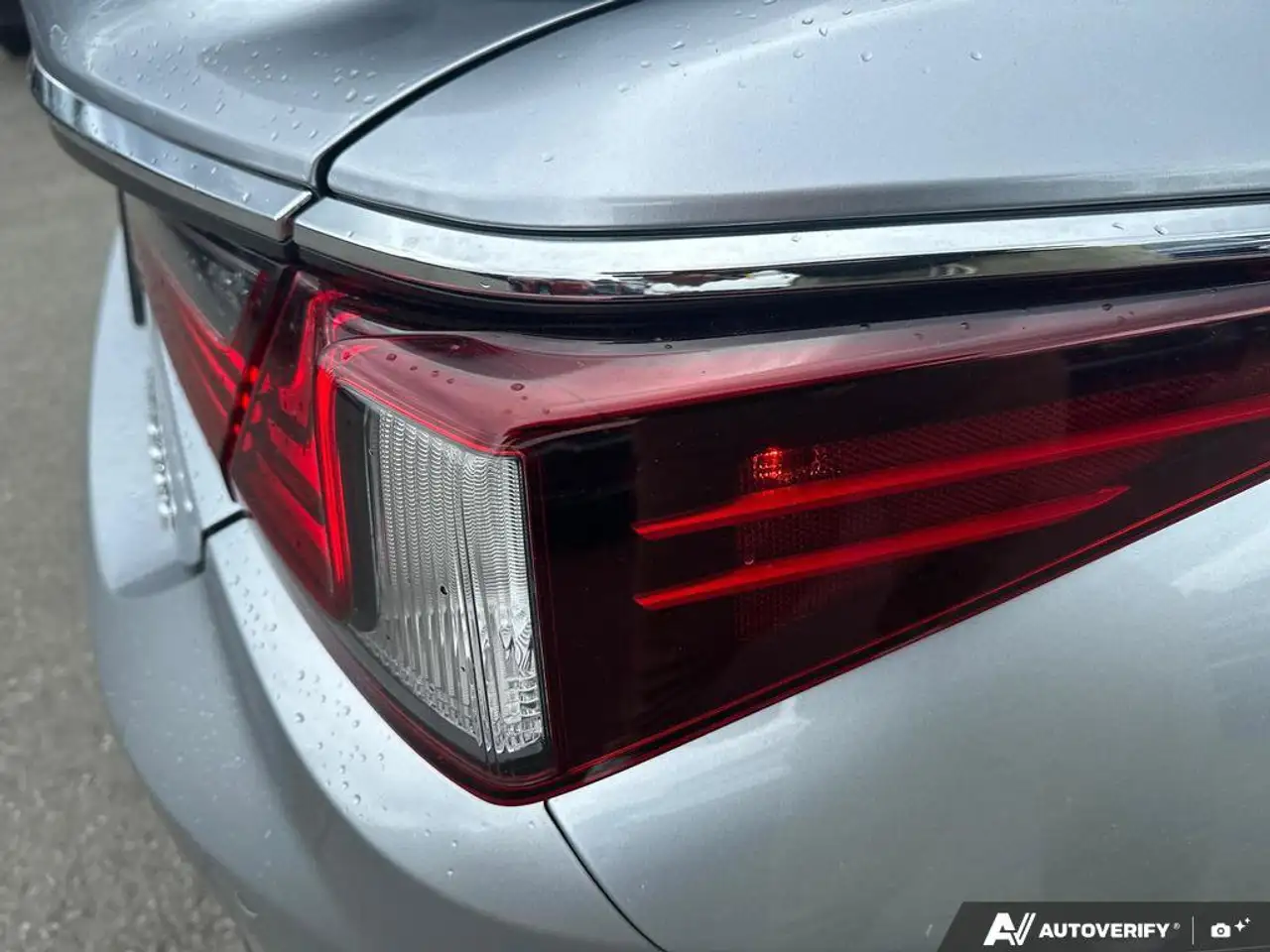 Lexus ES - Image 11