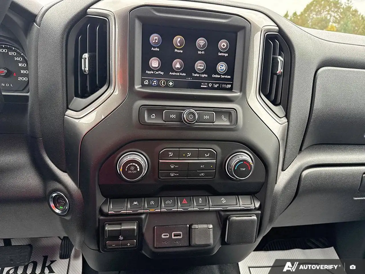 Chevrolet Silverado 1500 - Image 22