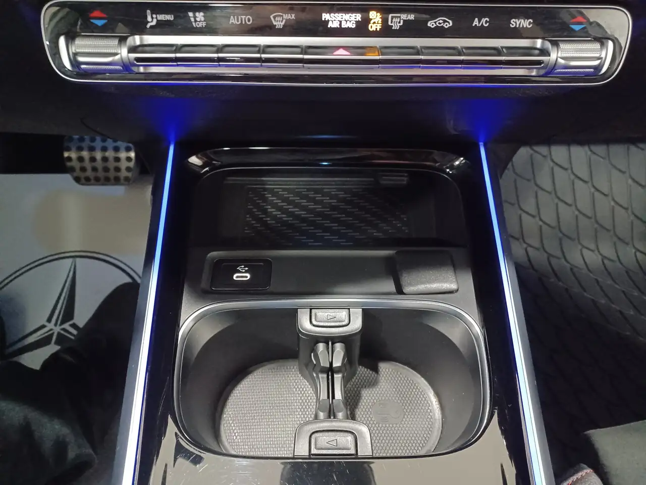 Mercedes-Benz GLB - Image 12
