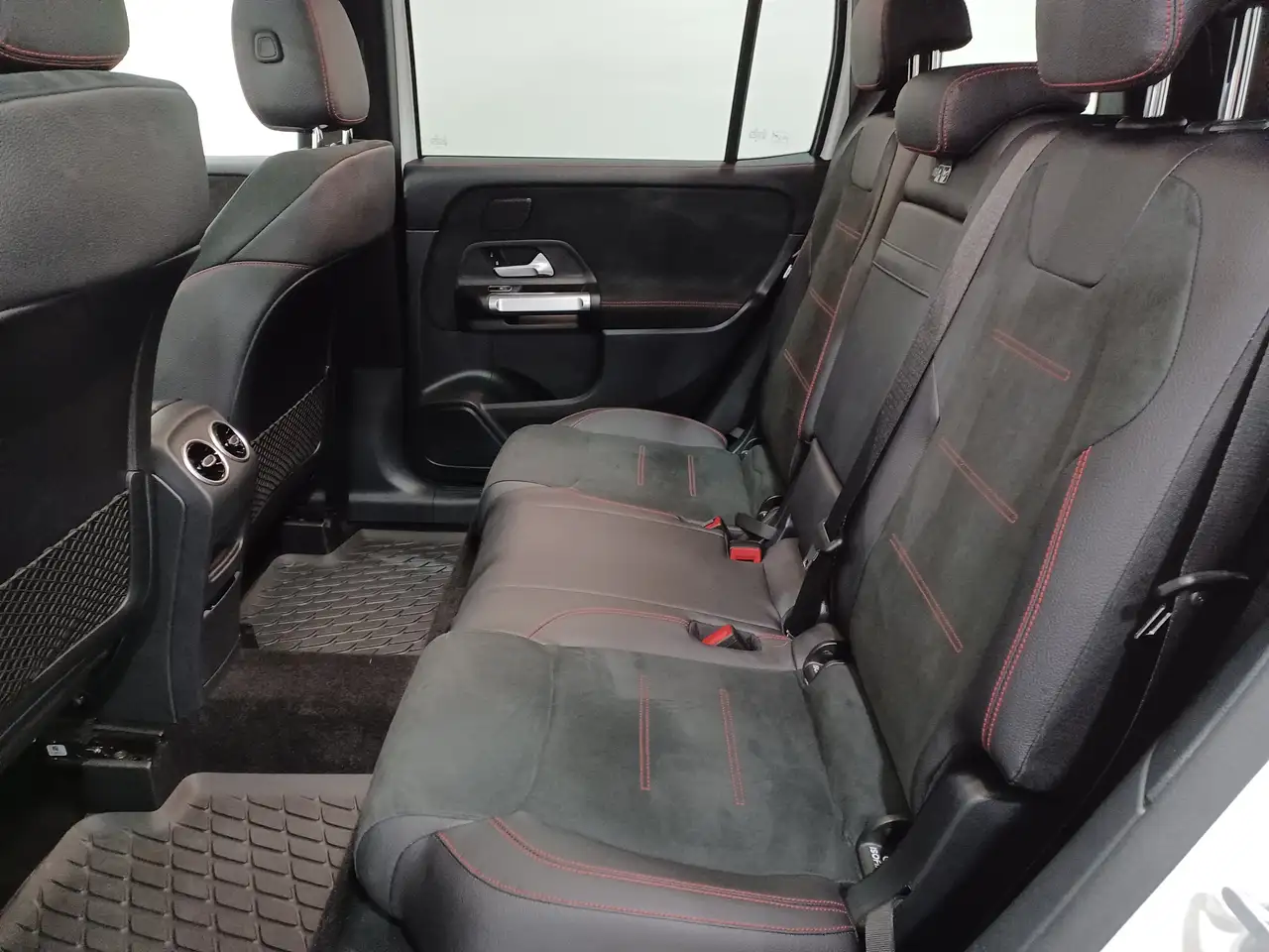 Mercedes-Benz GLB - Image 20