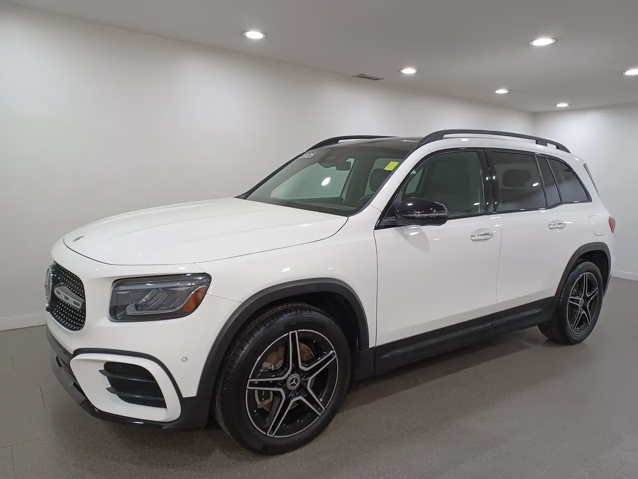 Mercedes-Benz GLB - Image 2