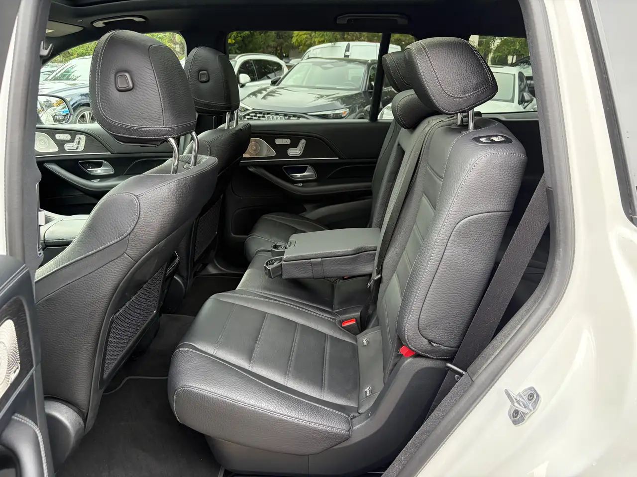 Mercedes-Benz GLS - Image 16