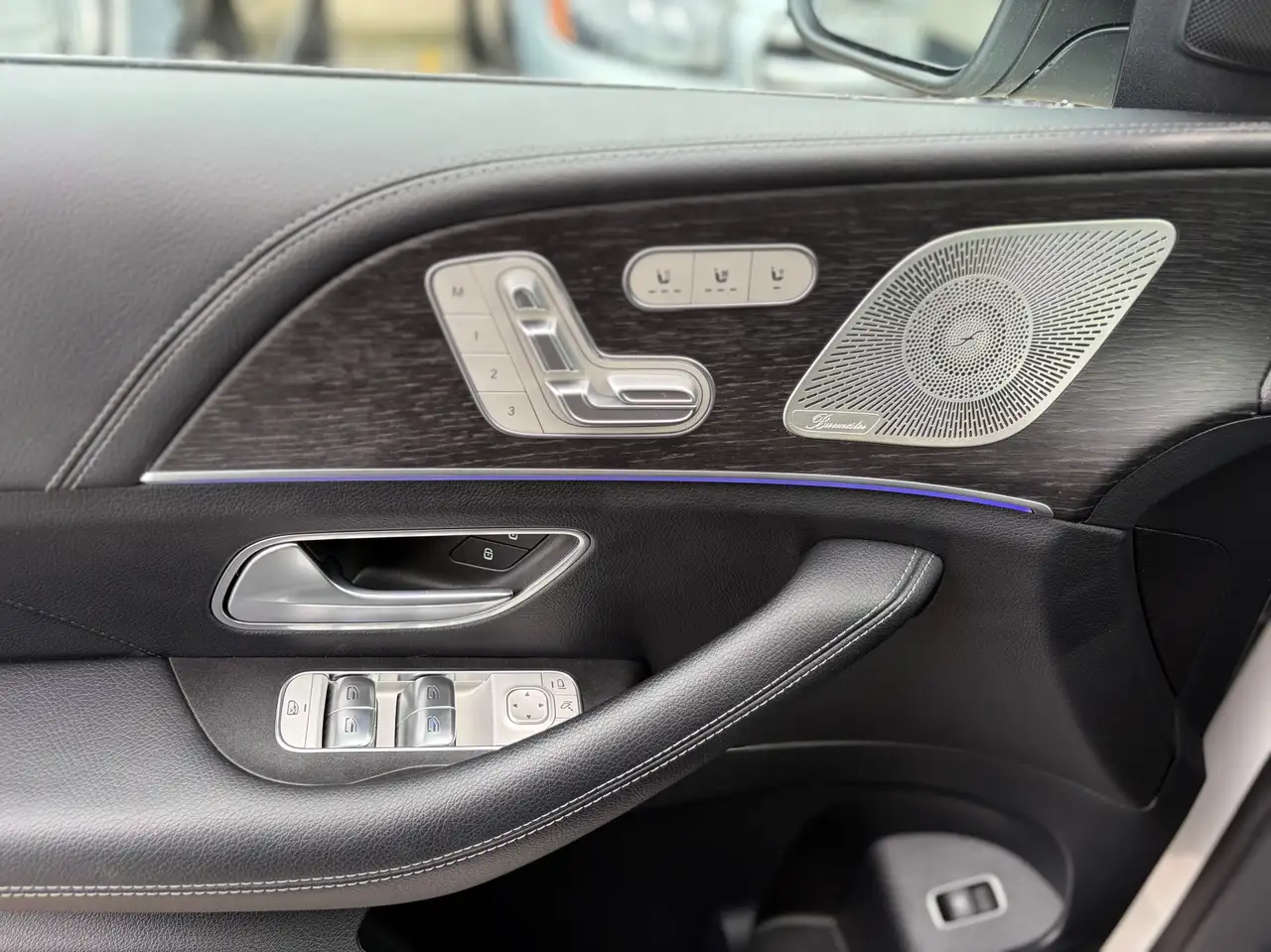 Mercedes-Benz GLS - Image 22