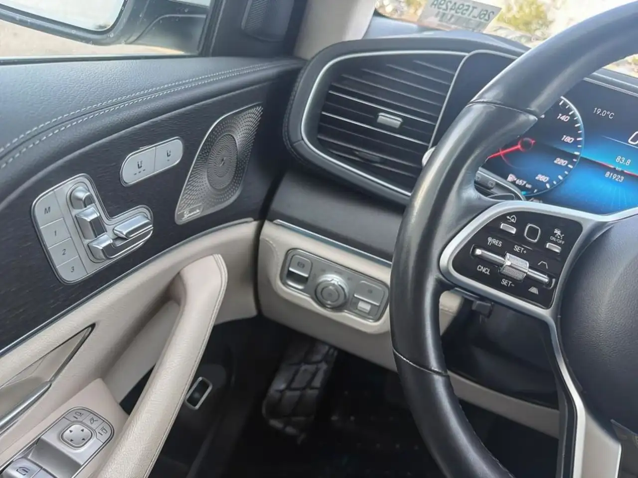 Mercedes-Benz GLE - Image 17