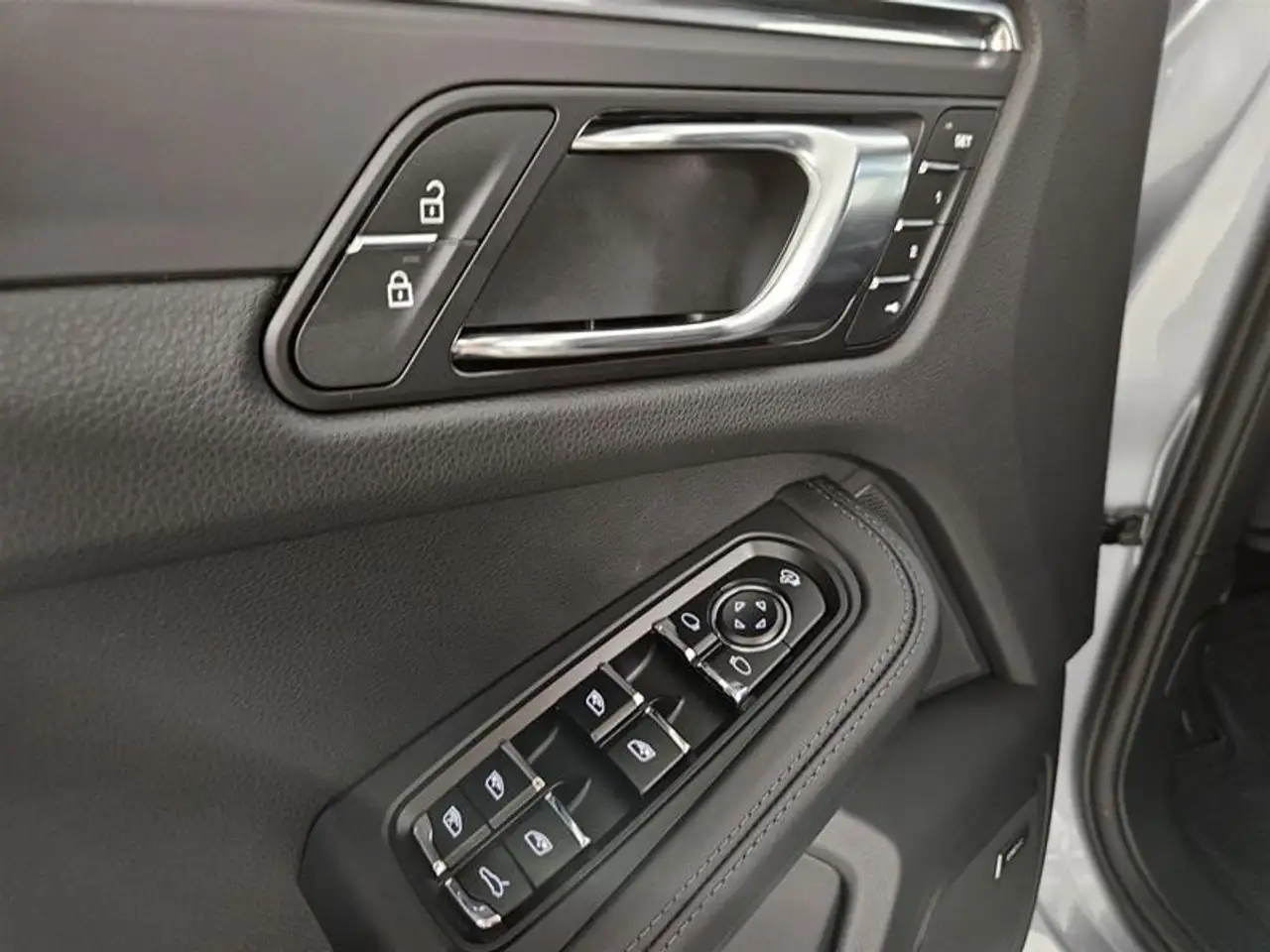 Porsche Macan - Image 20