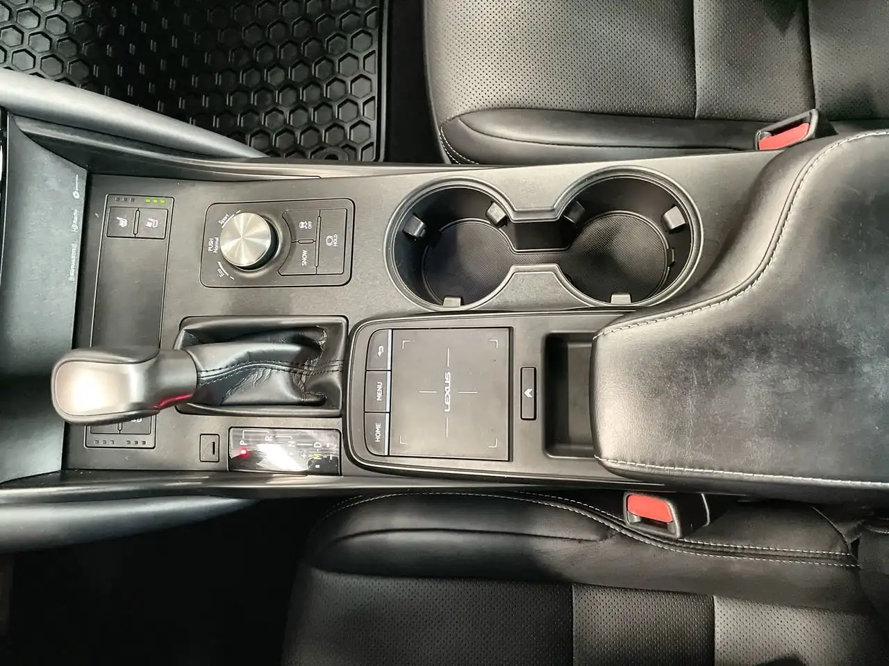 Lexus IS - Image 28