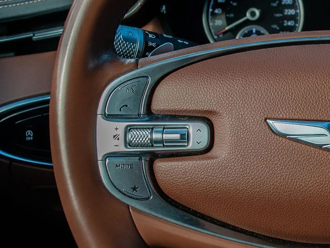 Genesis GV70 - Image 16