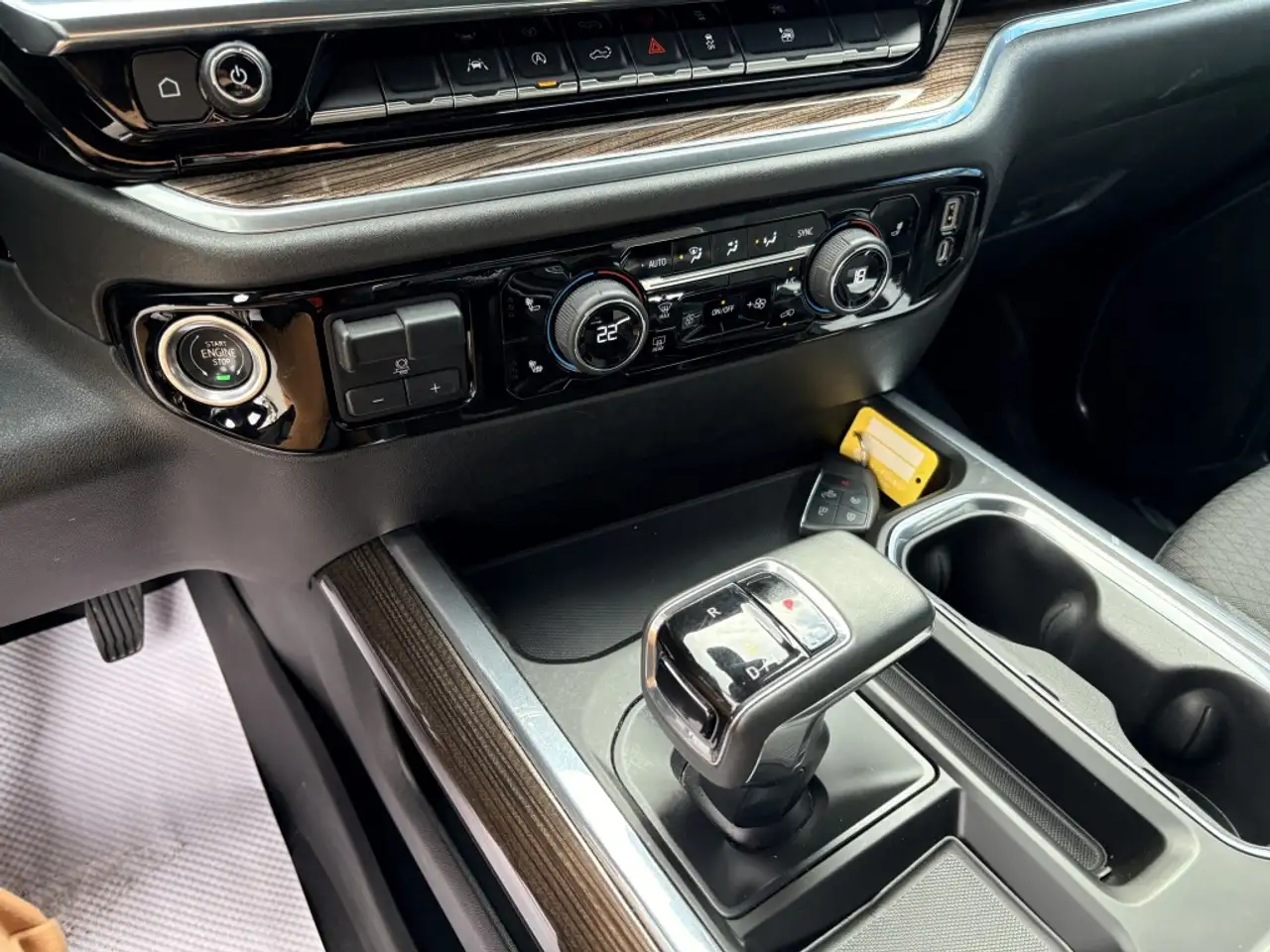 Chevrolet Silverado 1500 - Image 12