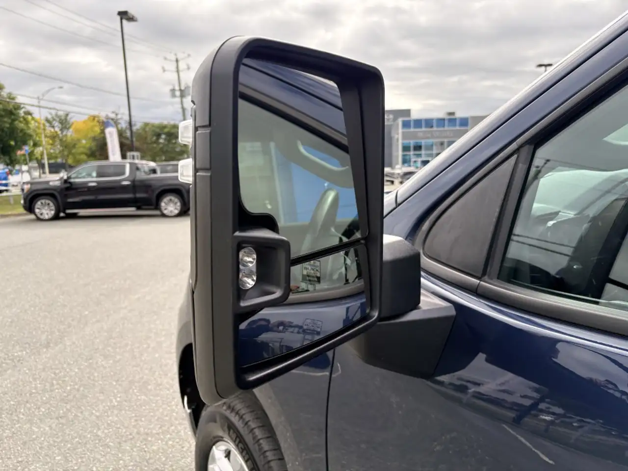 Chevrolet Silverado 1500 - Image 17