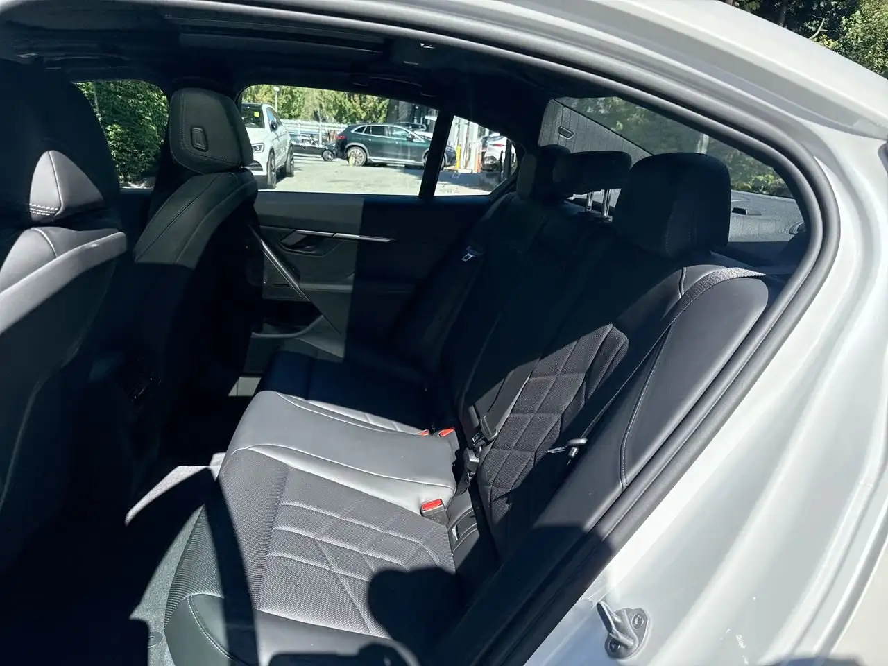 BMW 5 Series - Image 25