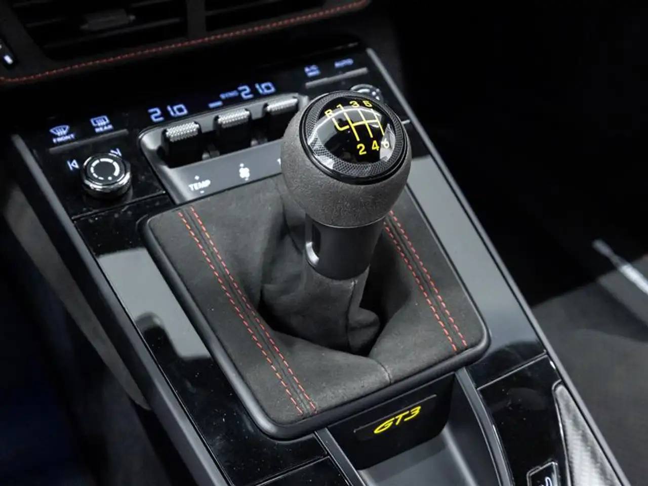 Porsche 911 - Image 22