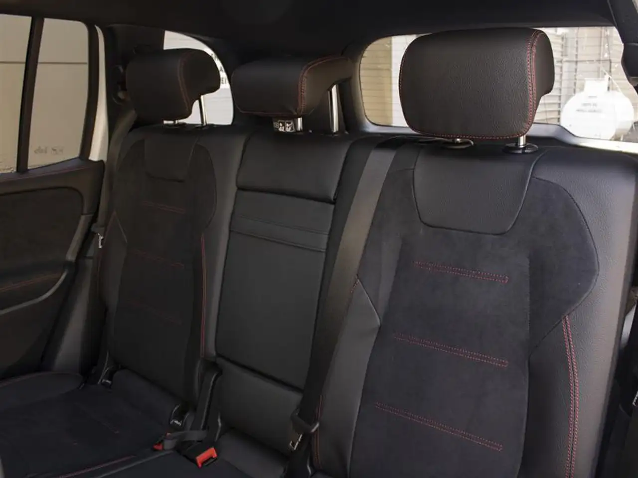 Mercedes-Benz GLB - Image 20