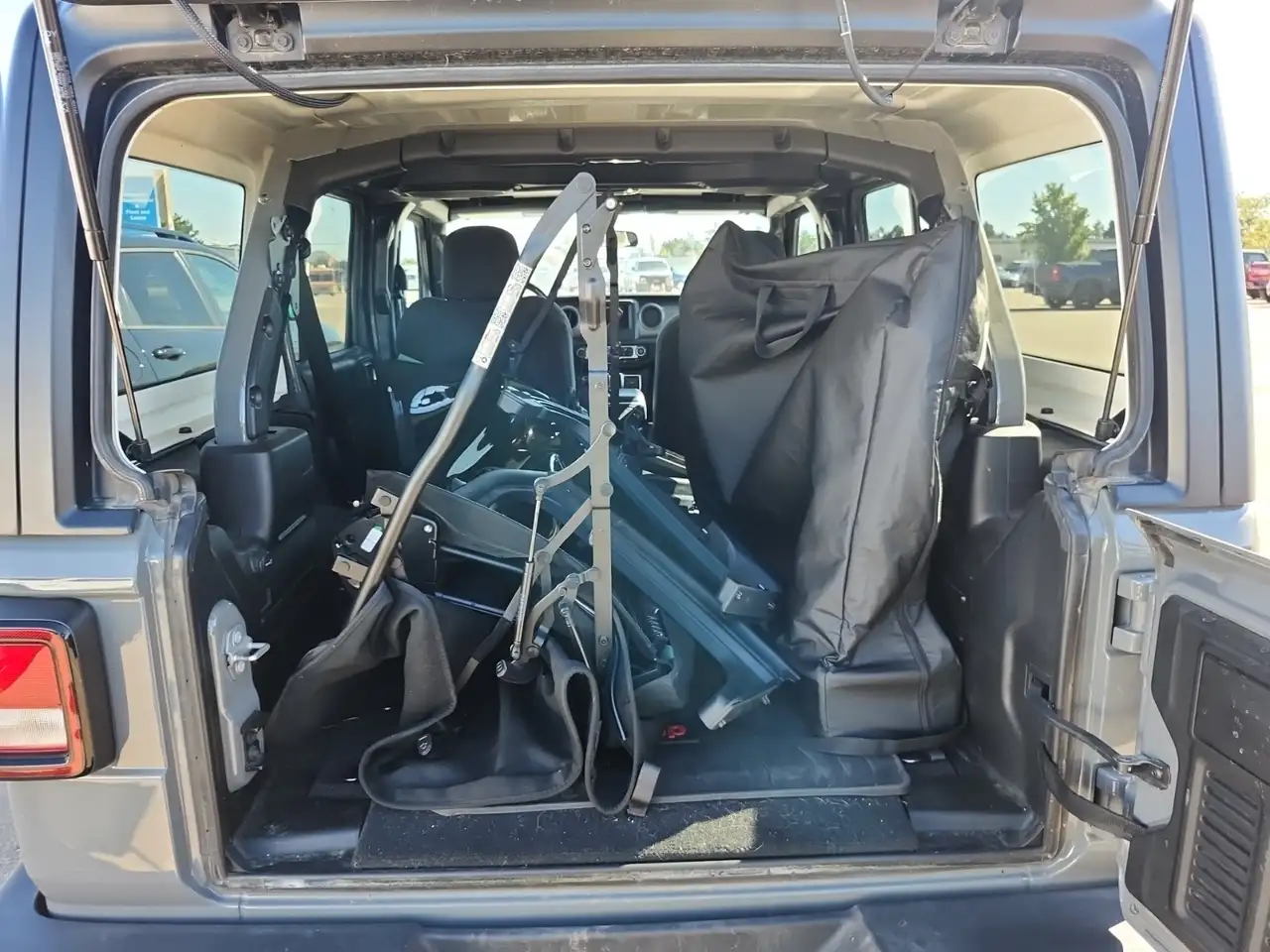 Jeep Wrangler - Image 9