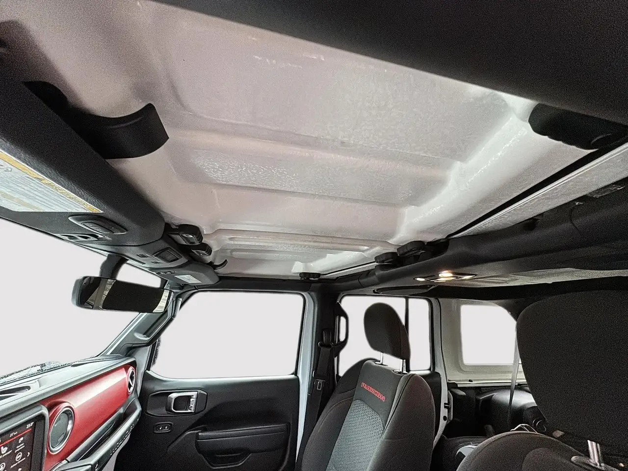 Jeep Wrangler - Image 33