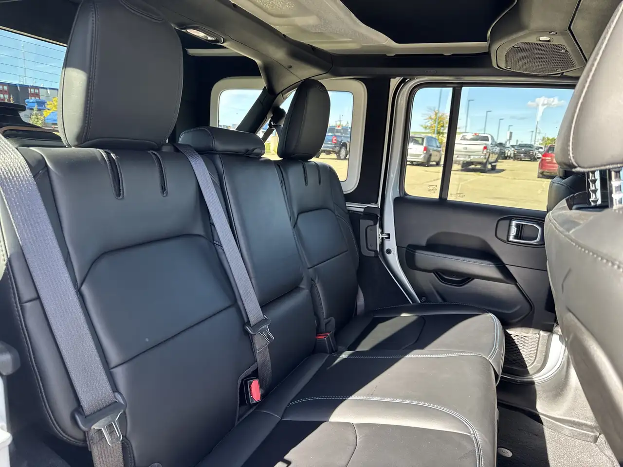 Jeep Wrangler - Image 17