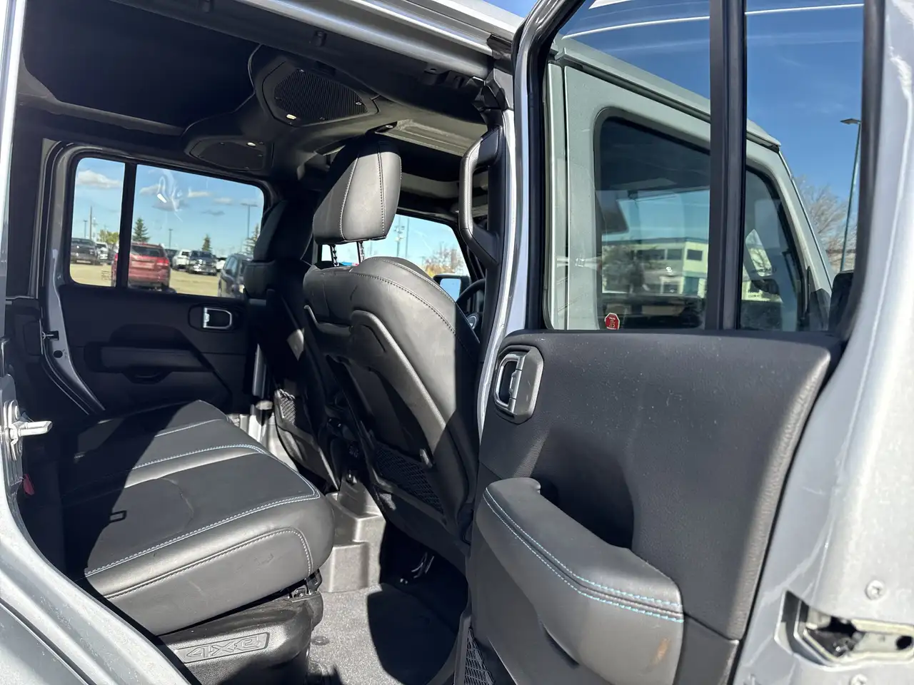 Jeep Wrangler - Image 13