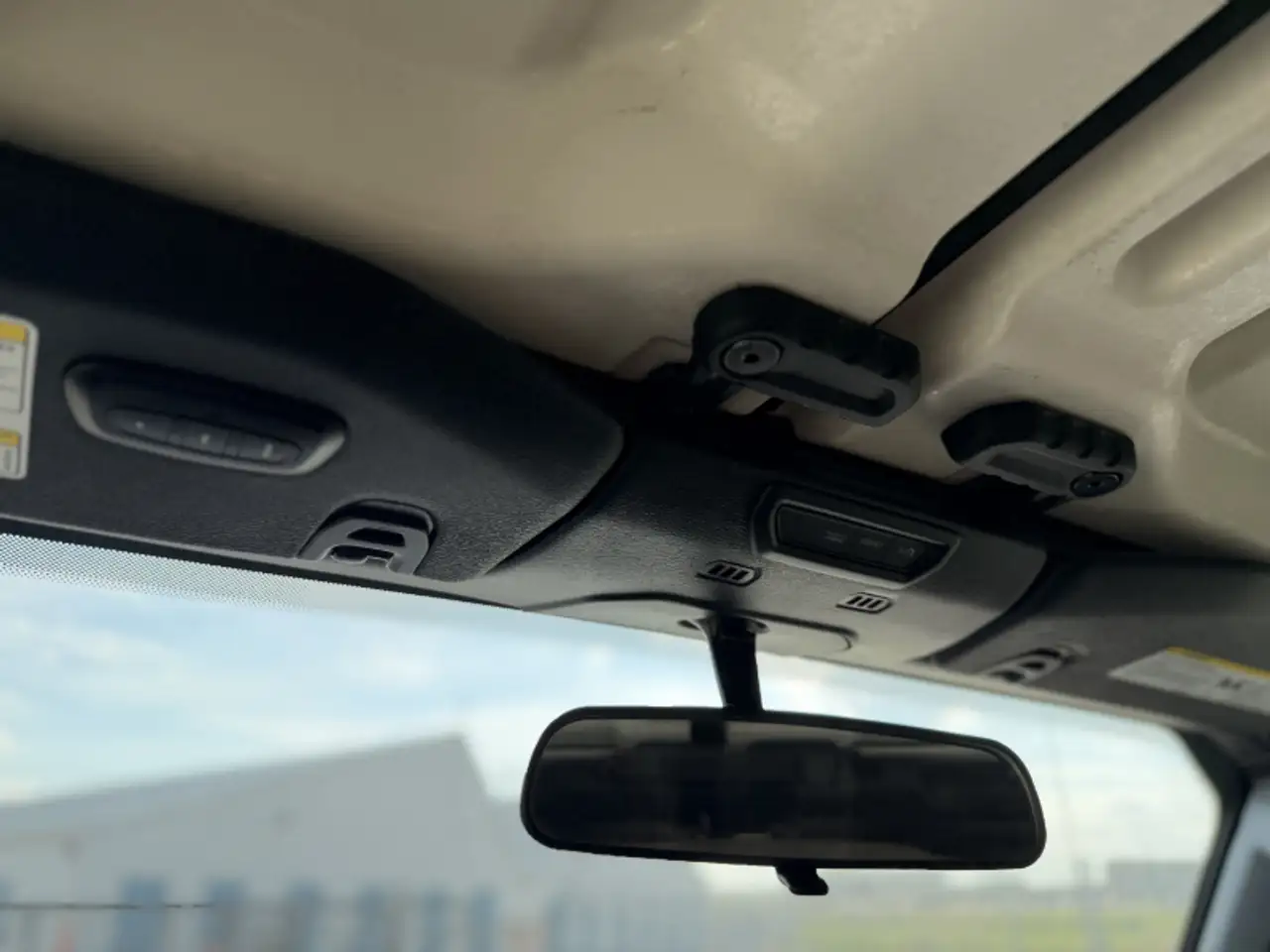 Jeep Wrangler - Image 14