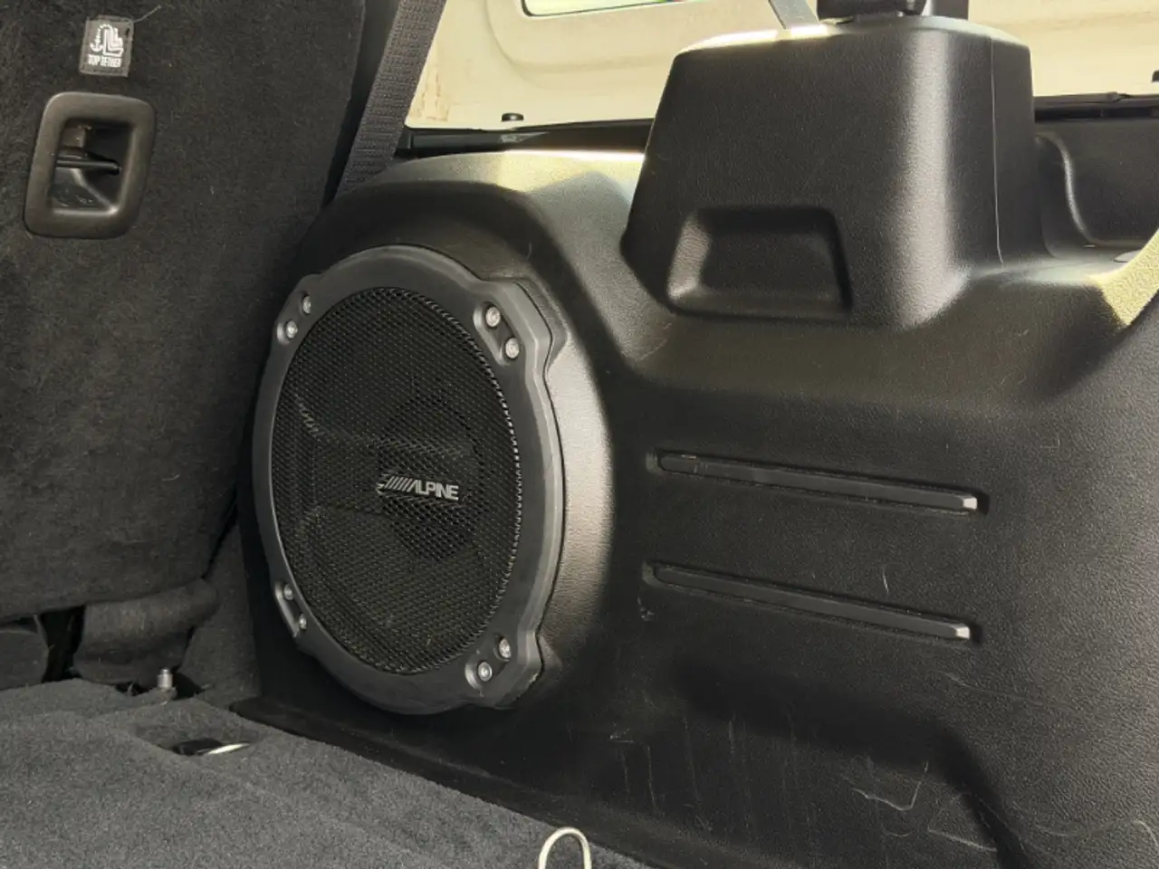 Jeep Wrangler - Image 22