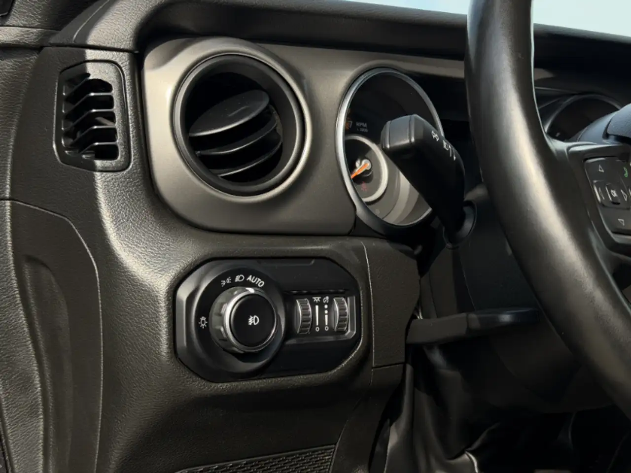 Jeep Wrangler - Image 15