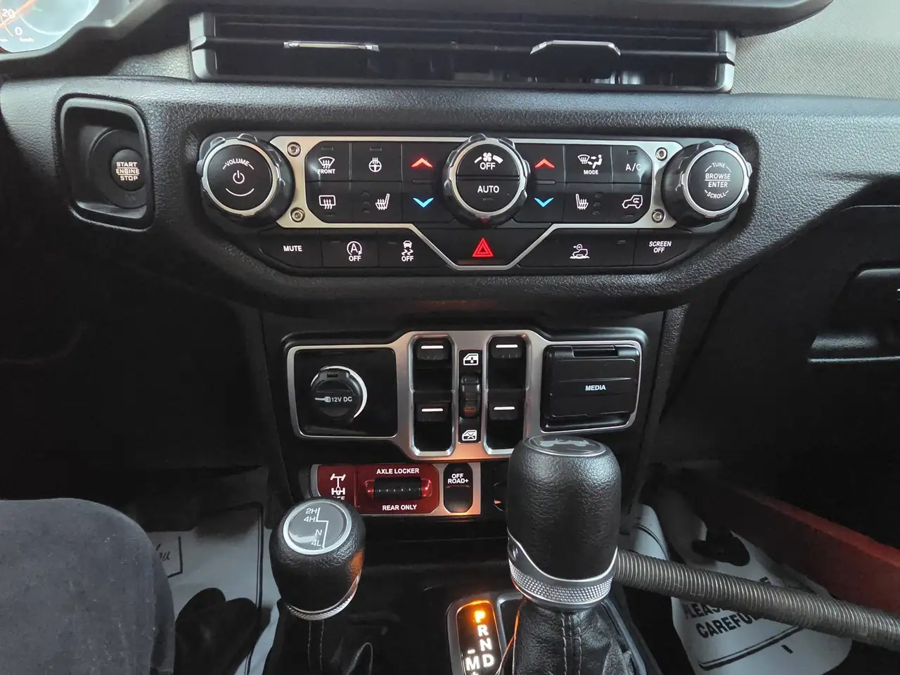 Jeep Wrangler - Image 11