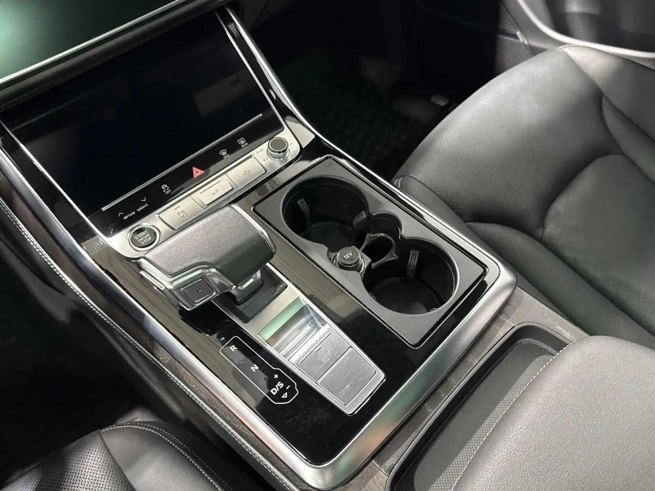Audi Q8 - Image 10