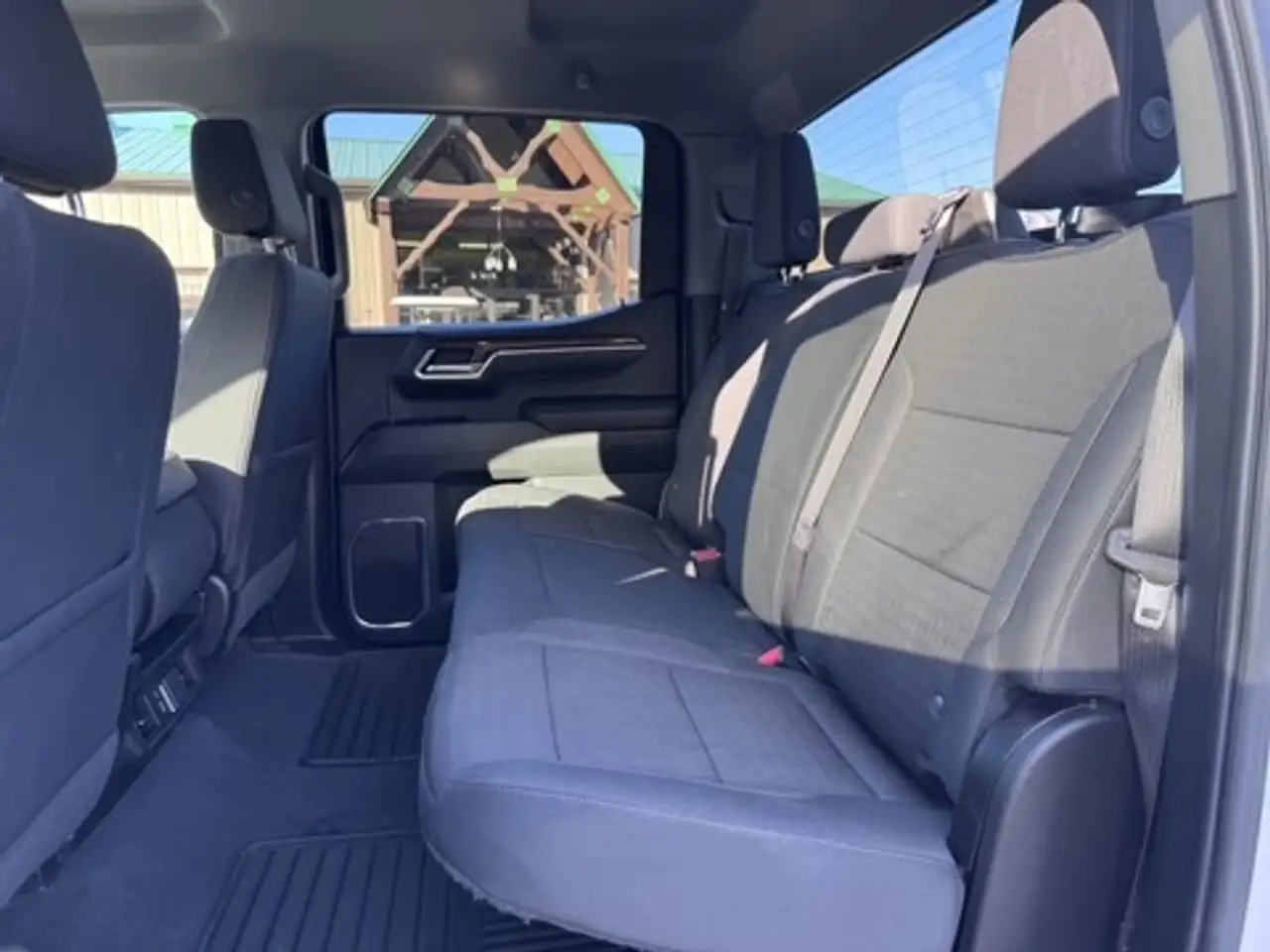 Chevrolet Silverado 1500 - Image 10