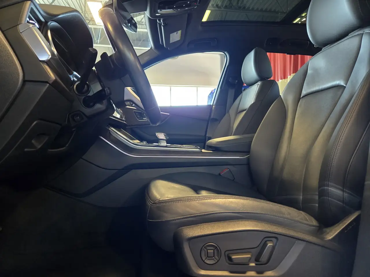 Audi Q7 - Image 11