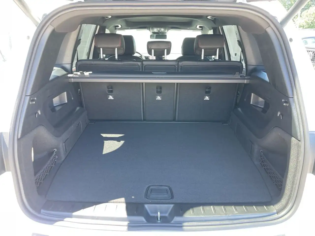 Mercedes-Benz GLB - Image 32