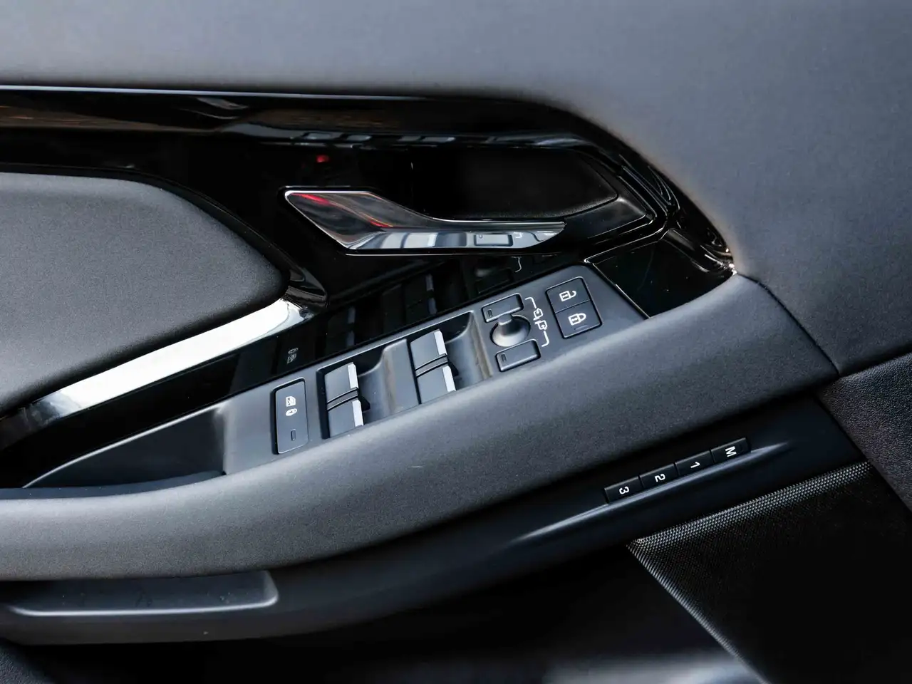 Land Rover Range Rover Evoque - Image 32