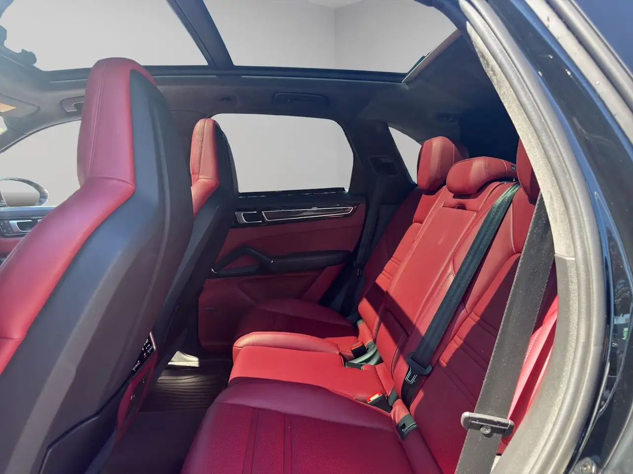 Porsche Cayenne - Image 18