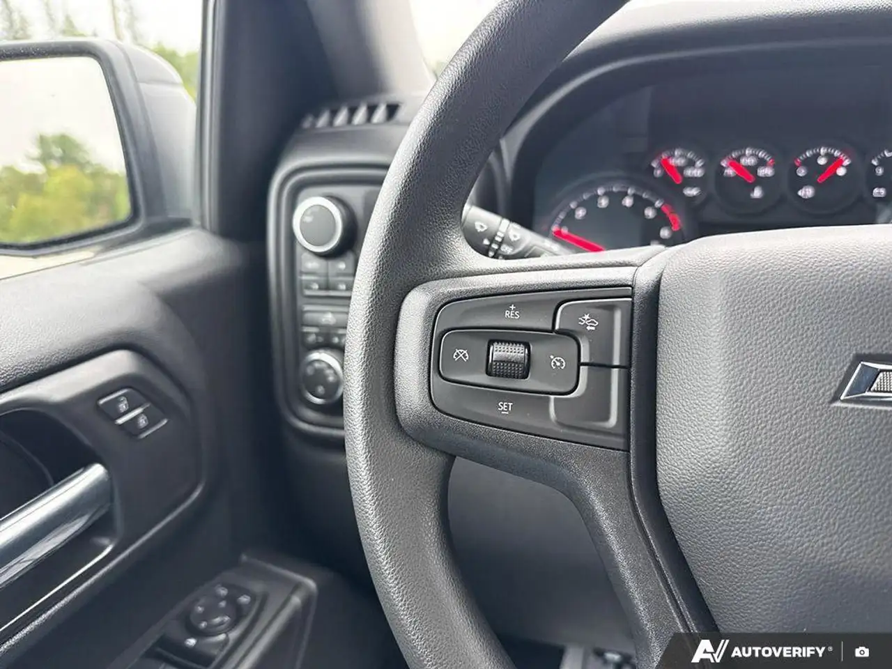 Chevrolet Silverado 1500 - Image 19