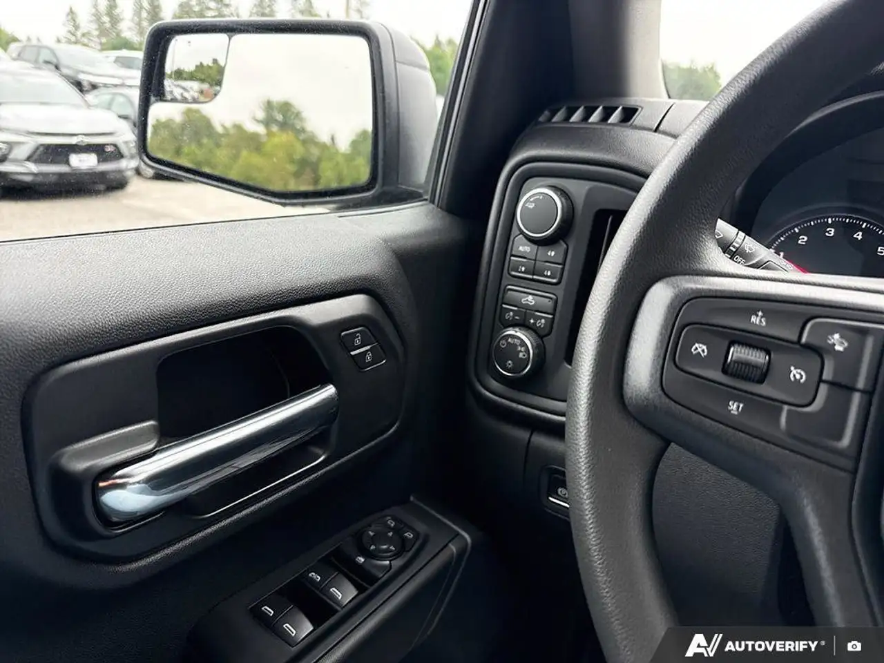 Chevrolet Silverado 1500 - Image 20