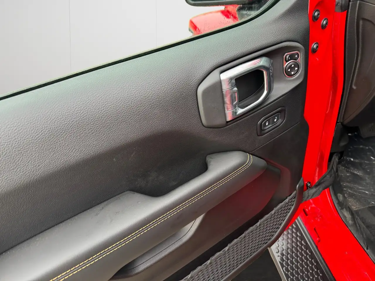 Jeep Wrangler - Image 11