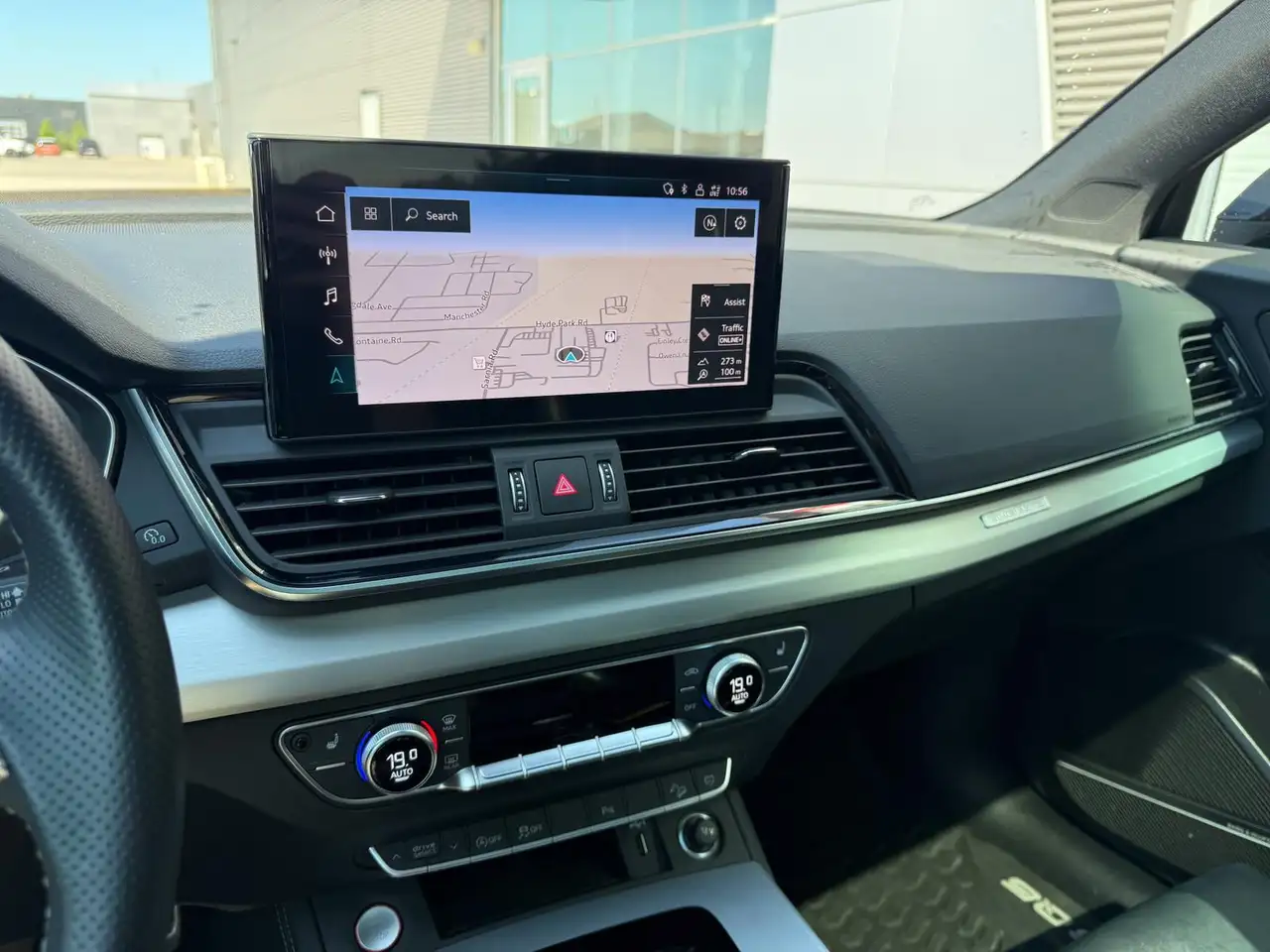 Audi SQ5 - Image 18