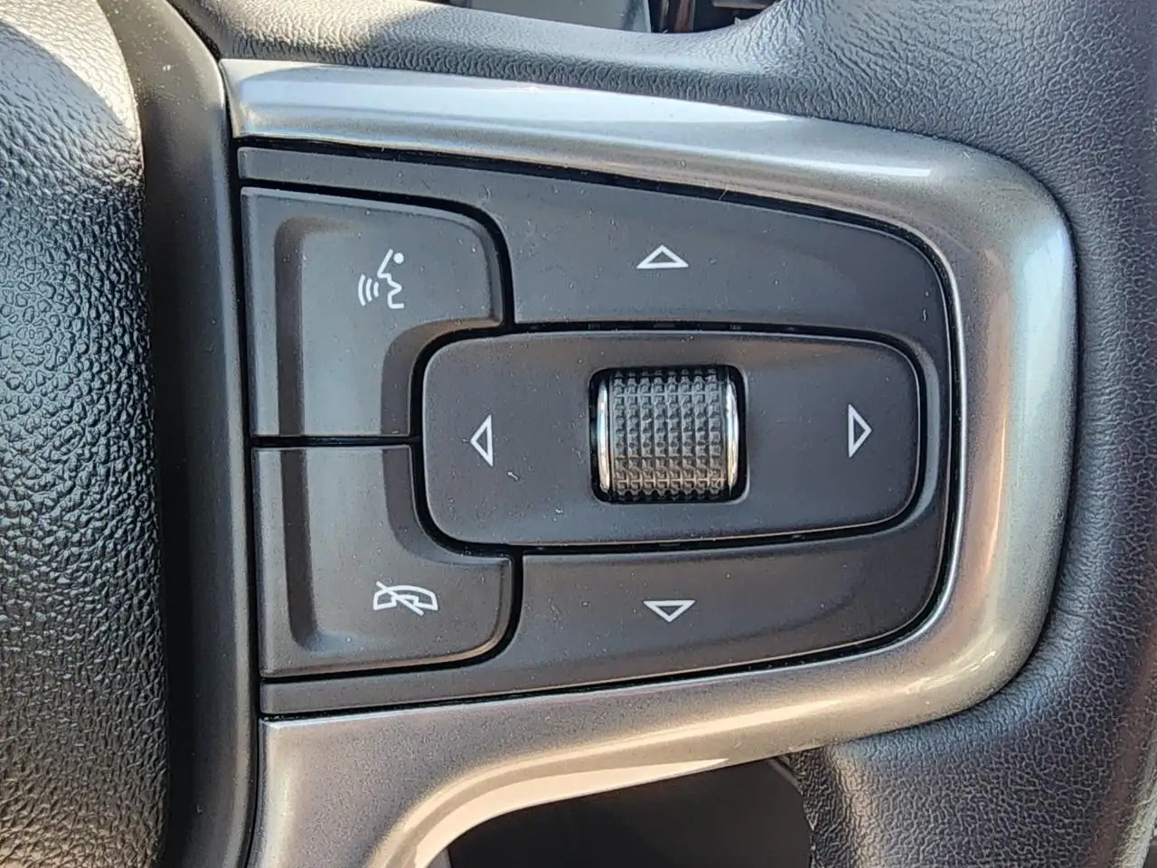Chevrolet Silverado 1500 - Image 39